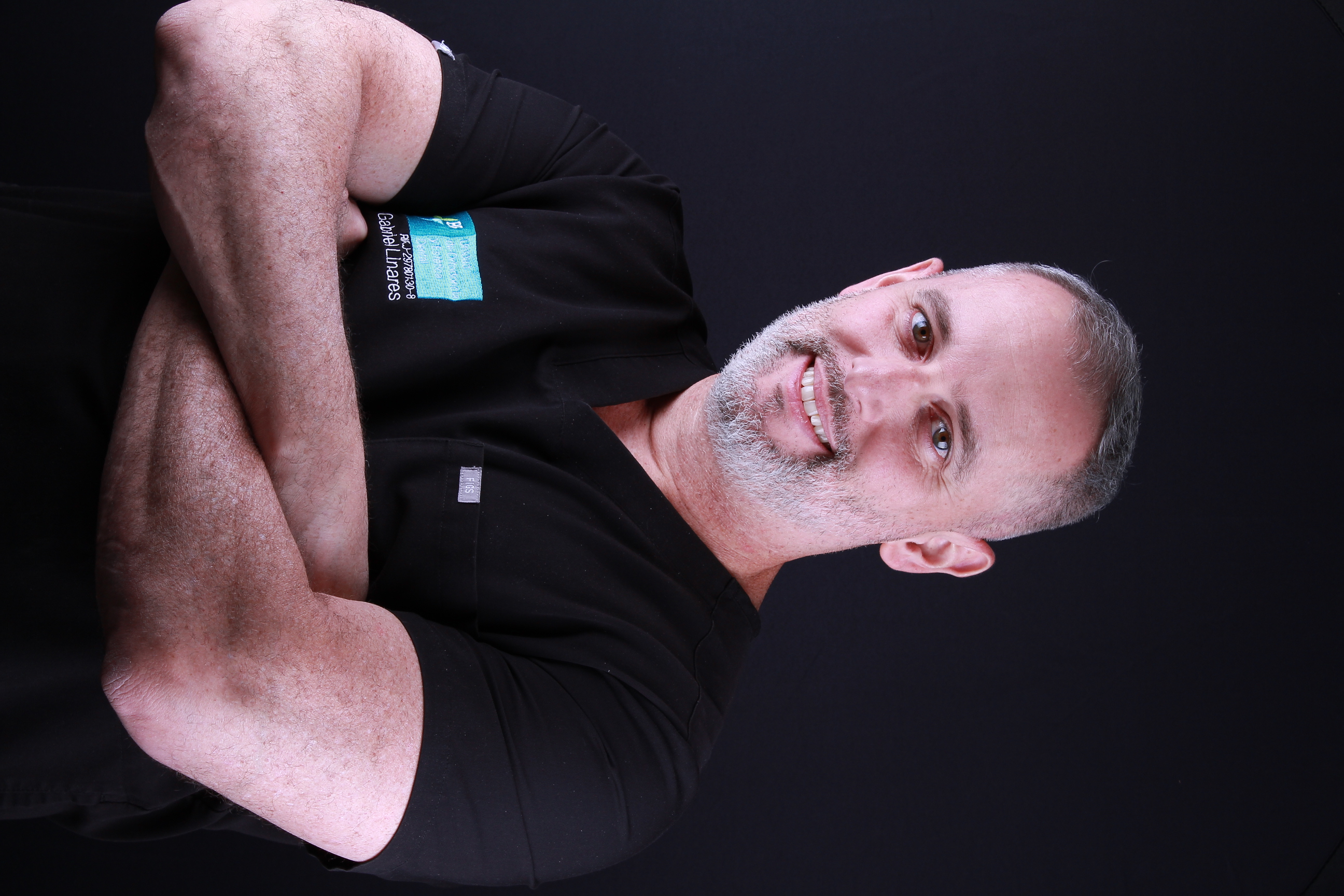 Dr. Gabriel Linares