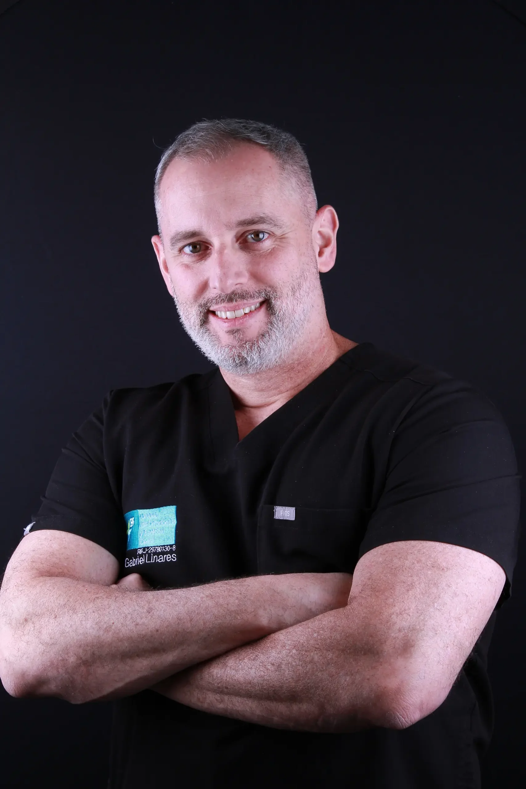 Dr. Gabriel Linares